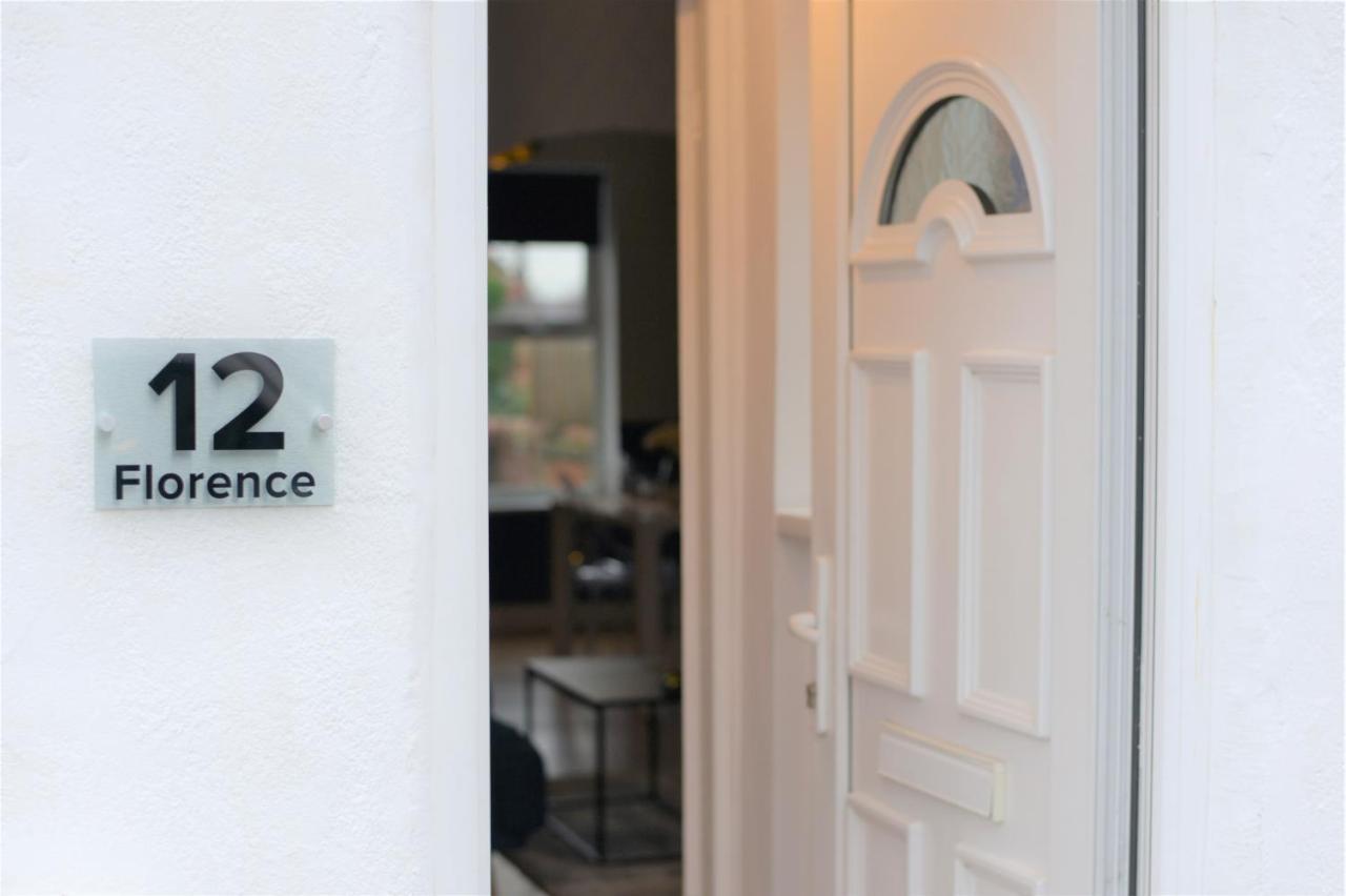 Вілла Florence House Рексем Екстер'єр фото